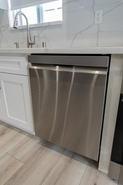 Building Photo - 6907 Estepa Dr