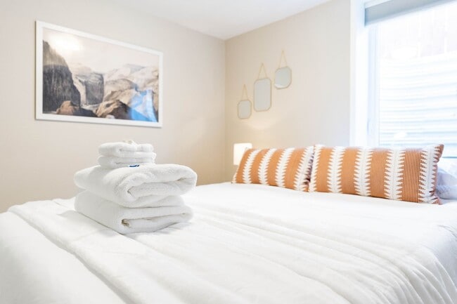 Building Photo - The Garland Bleu 3 bedroom home (Furnished)