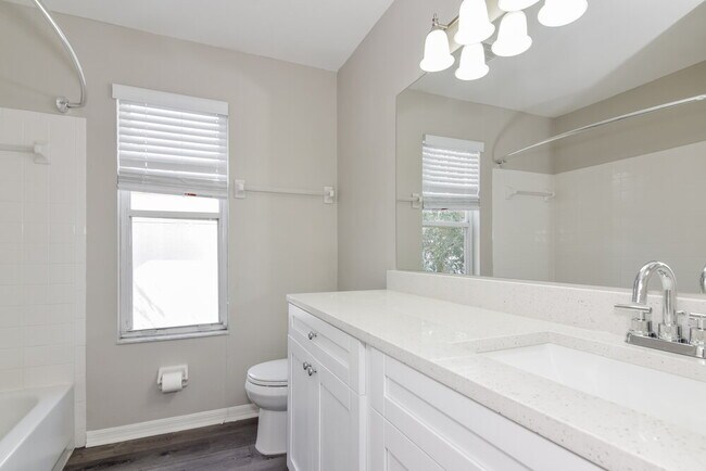 Building Photo - 2325 Kenwick Dr