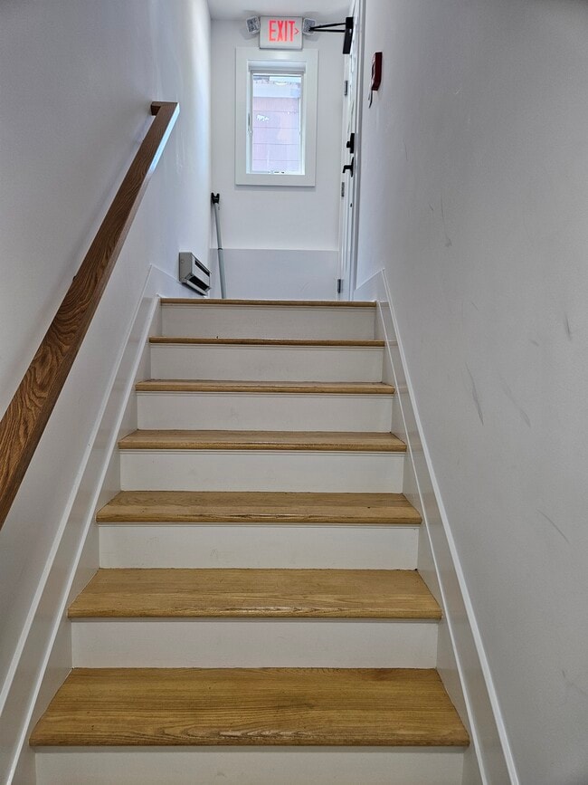 Building Photo - 90 Shrewsbury Ave