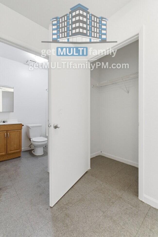 Building Photo - 1228 E Apache St