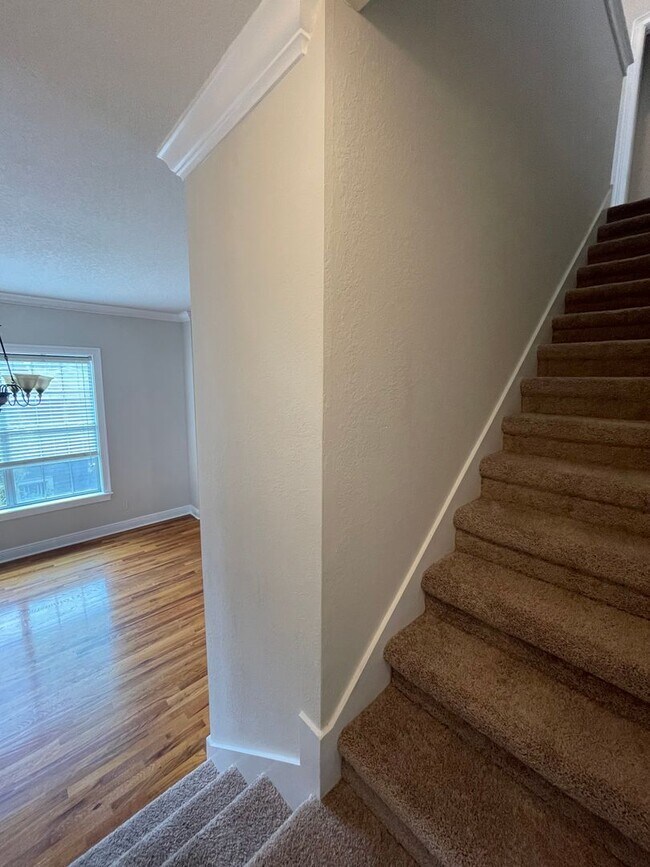 Building Photo - 1330 N Duval St