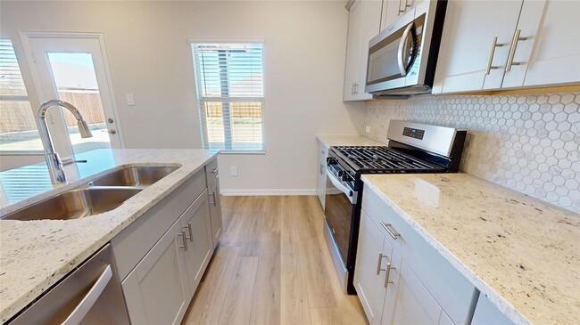 Building Photo - 2125 Dunbar Dr