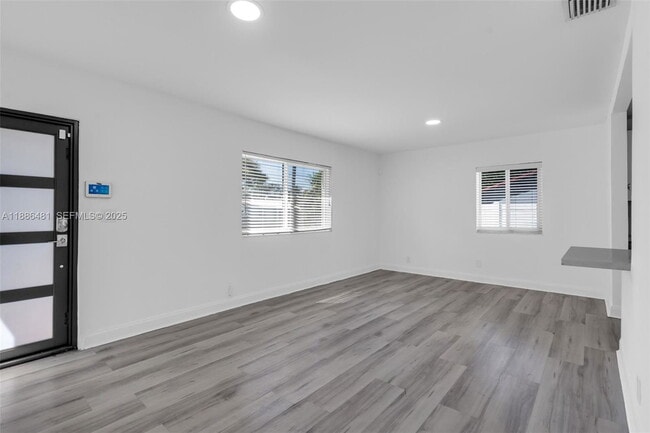 Building Photo - North 26th Avenue, Hollywood, FL 33020 - 3 BR 1 BA single-family home