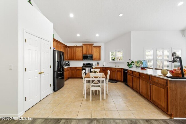 Building Photo - 3139 Ashgrove Rd