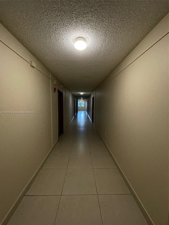 Building Photo - 6950 Miami Gardens Dr