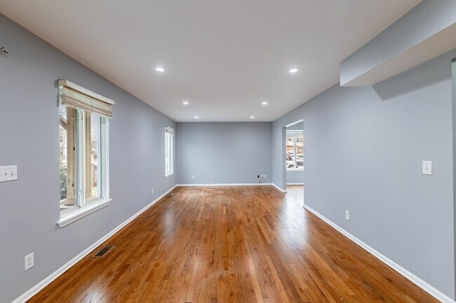 Building Photo - 438 Rachel Cir