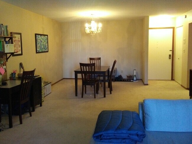 Building Photo - 3942 N Oakland Ave