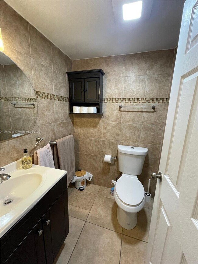 Building Photo - 1255 Collins Ave