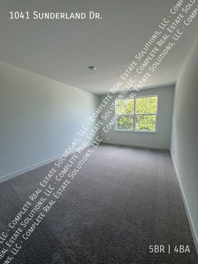 Building Photo - 1041 Sunderland Dr