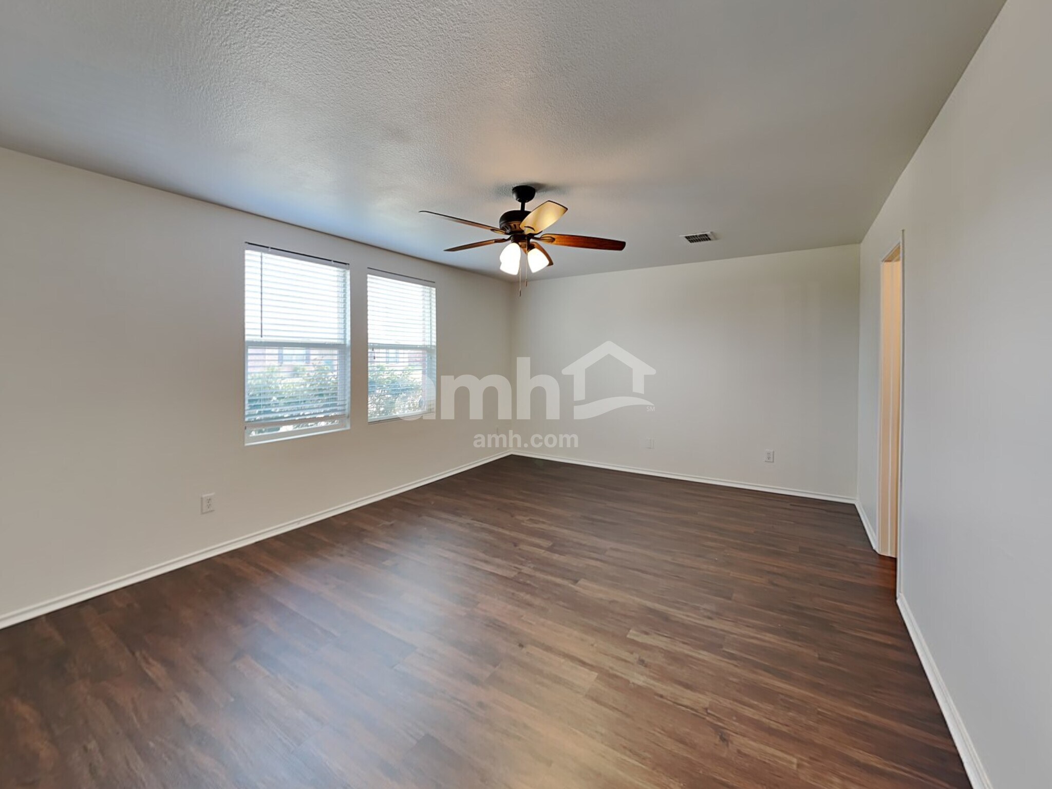 Building Photo - 1409 Laurel Ln