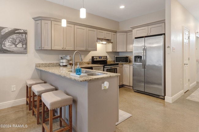 Building Photo - 416 Row 3