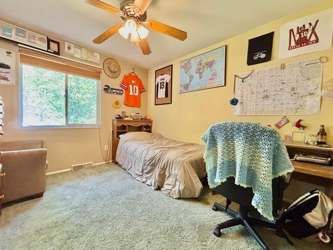 Building Photo - 3 bed, 2.5 Bath House in Central-West Fort Collins! Available July 10th!