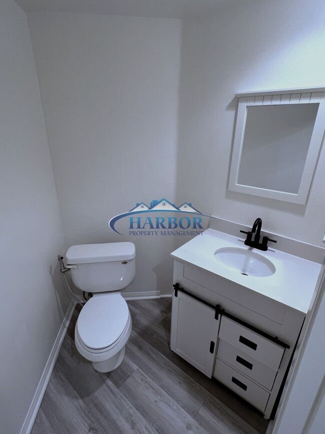 Building Photo - Beautiful San Pedro Condo 2 Bedroom 2.5 Bath