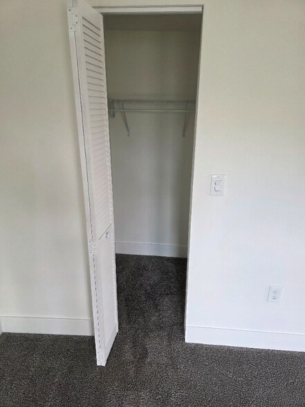 Building Photo - 336 Warren Ave