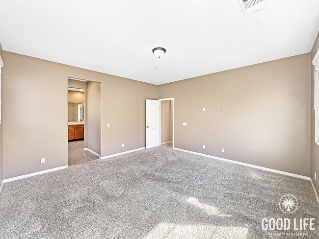 Building Photo - Stunning 4B/3BA house in San Elijo Hills!