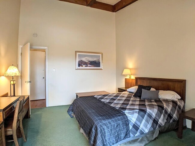 Building Photo - Cedar Lodge