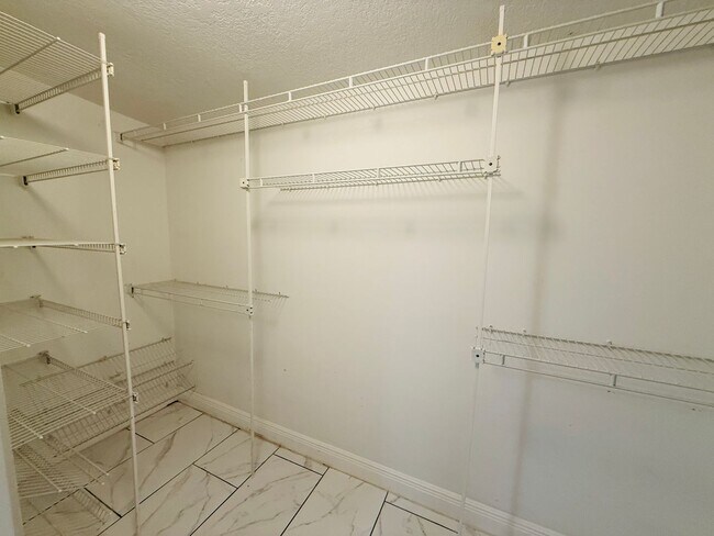 Building Photo - 4203 E Yukon St