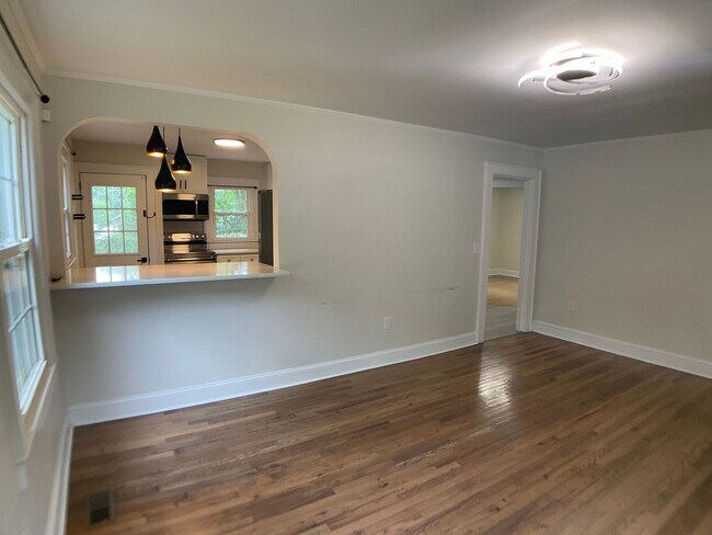 Building Photo - Adorable, Renovated Bungalow with Huge Yard and Deck!
