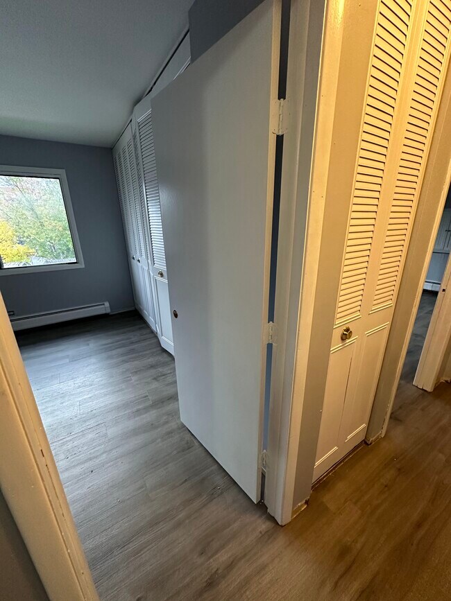 Building Photo - 2500 Bayside Dr