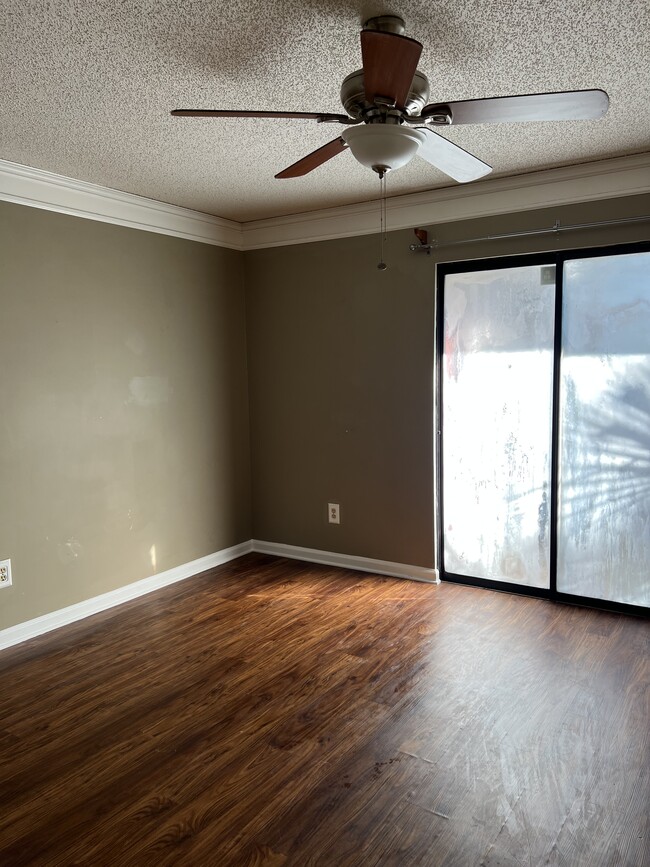 Master bedroom - 8340 Westover Ct