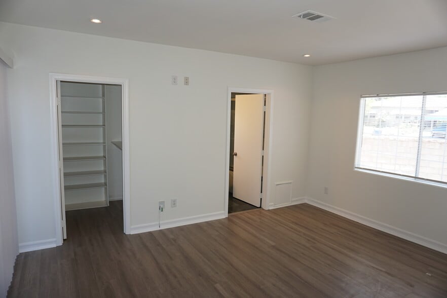 Building Photo - 7633 Enfield Ave