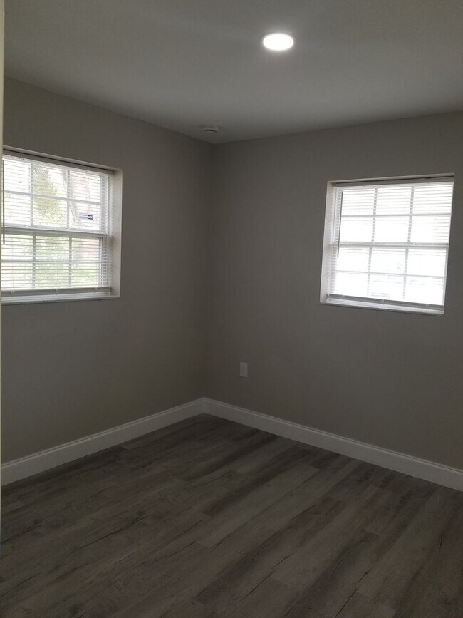 Building Photo - 2642-2648 Michigan Ave