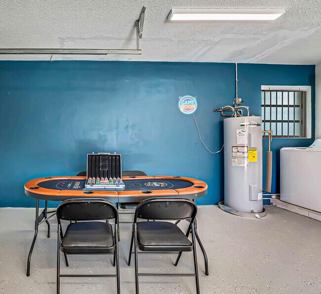 Building Photo - 532 N Palmway