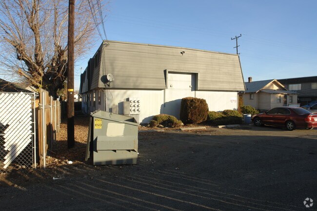 Building Photo - 1312 W Lincoln Ave