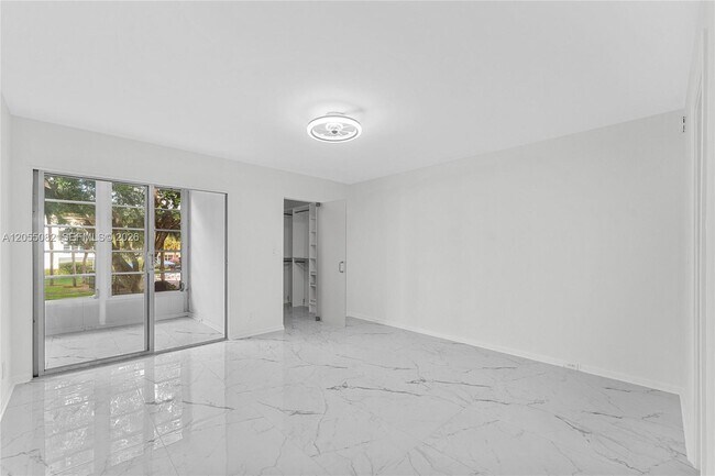 Building Photo - 2303 Lucaya Ln