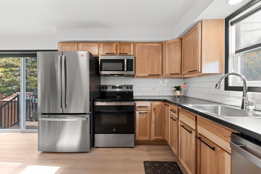 Building Photo - 2804 W Spencer St