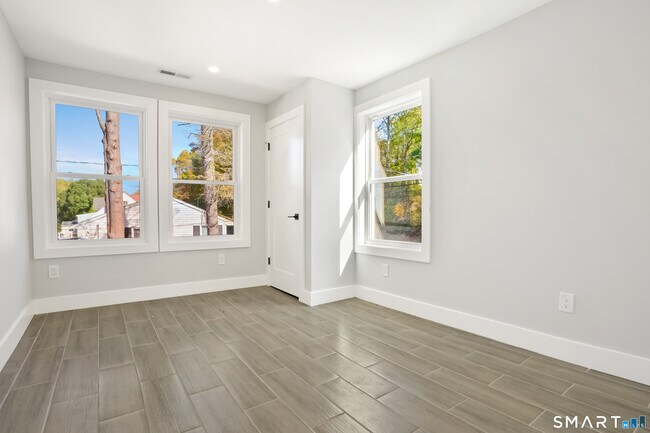 Building Photo - 173 Wellsville Ave