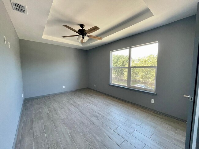 Building Photo - 1704 Nassau St