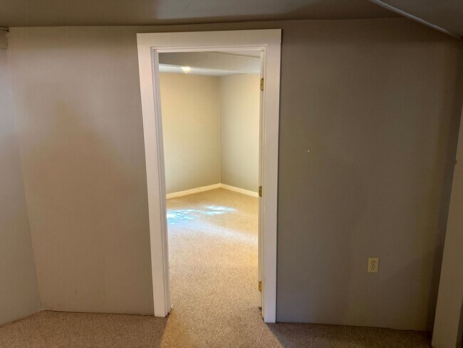 Building Photo - 4 Bedroom House Near Downtown Eugene