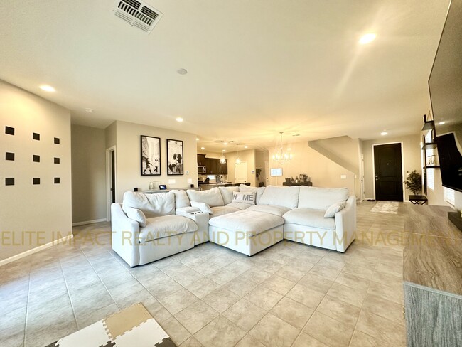 Building Photo - 7755 S Via Casa De Campo