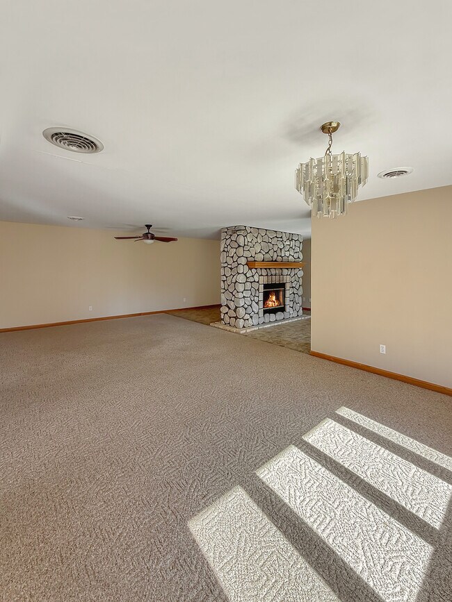 Building Photo - 33053 Pamrich Dr