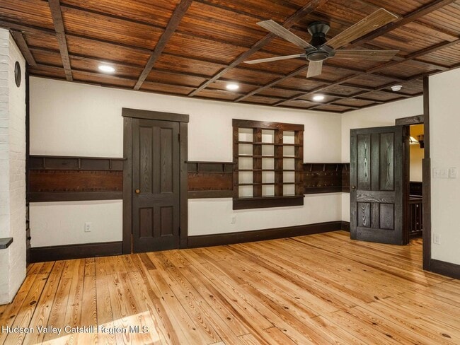 Building Photo - 5 Riverby Ln