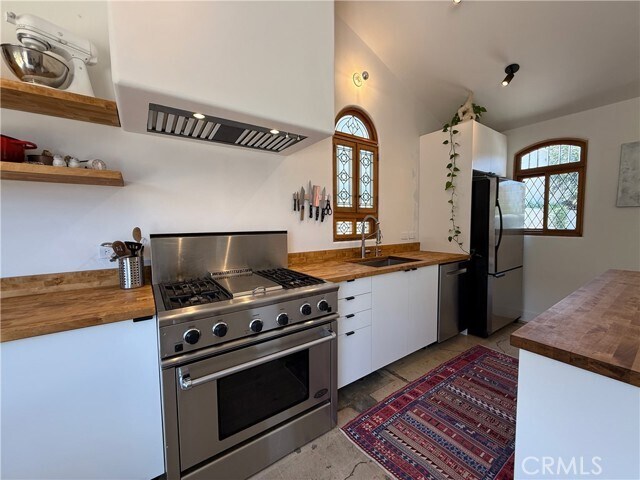 Building Photo - 8515 Crescent Dr