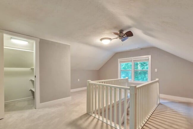 Building Photo - 4858 Viewmont St