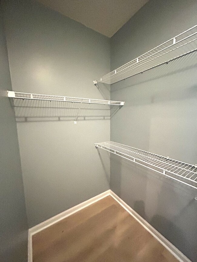 Building Photo - Spacious 3BR/2BA home in the highly desire...