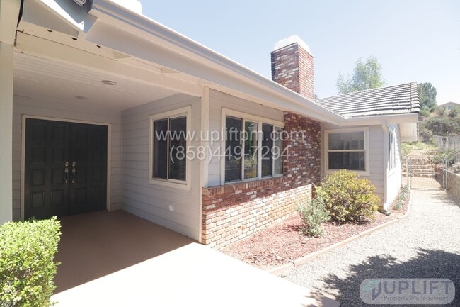 Primary Photo - 3 Bedroom 2 Bathroom in Country Estates