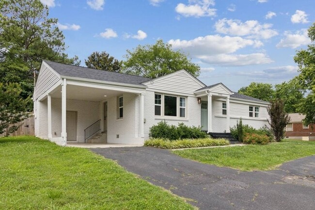 Building Photo - 2503 Merry Oaks Dr