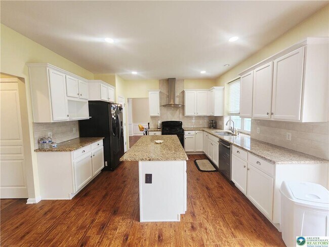 Building Photo - 8858 Pathfinder Rd