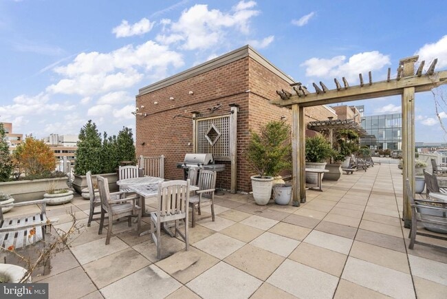 Building Photo - 1301 20th St NW