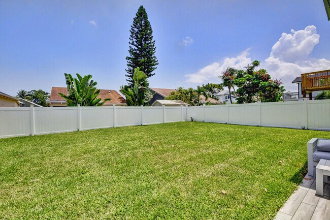 Building Photo - 2482 Sundy Ave