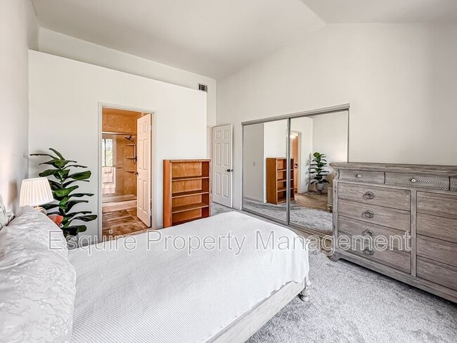Building Photo - 5965 Paseo Encantada
