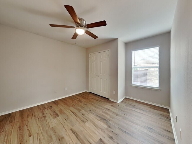 Building Photo - FANTASTIC HOME IN FORNEY!