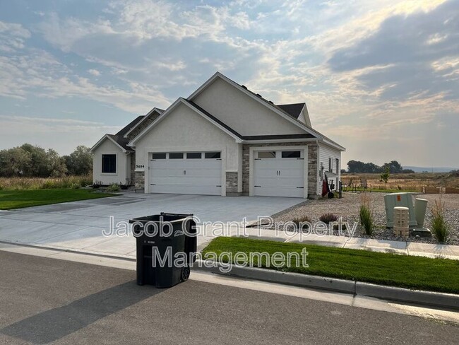 Building Photo - 5694 Eaglewood Dr