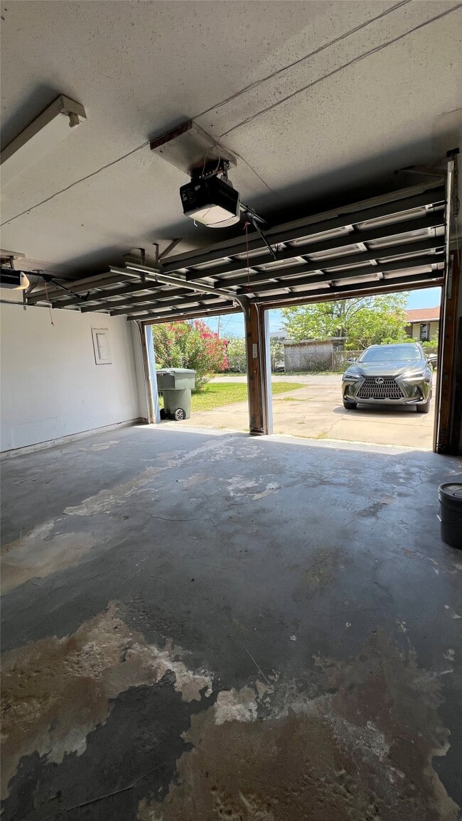 Building Photo - 5706 Avenue T