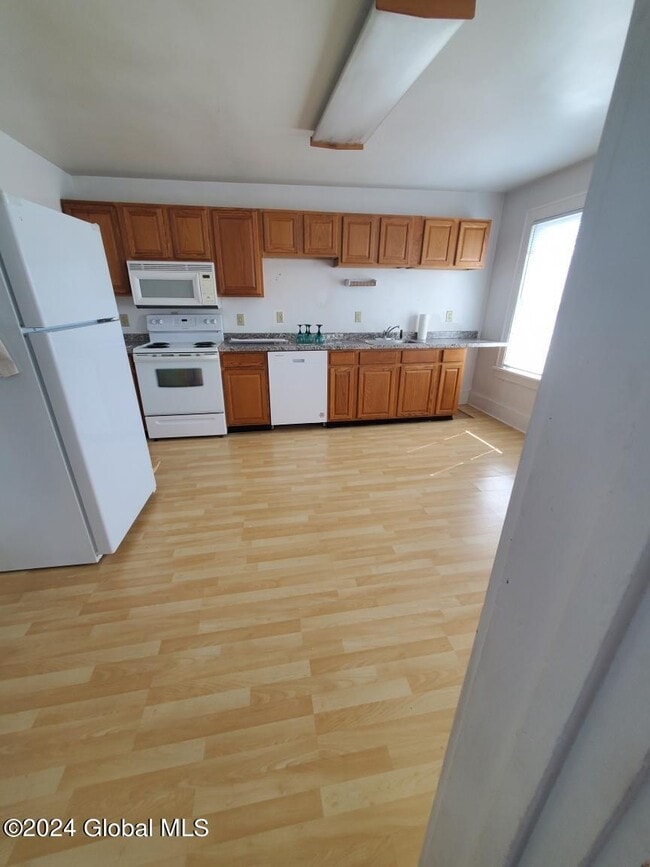 Building Photo - 46 Circular St